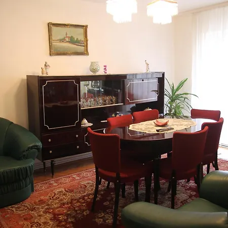 Apartment Cozy Classic Near The Office Cluj-Napoca